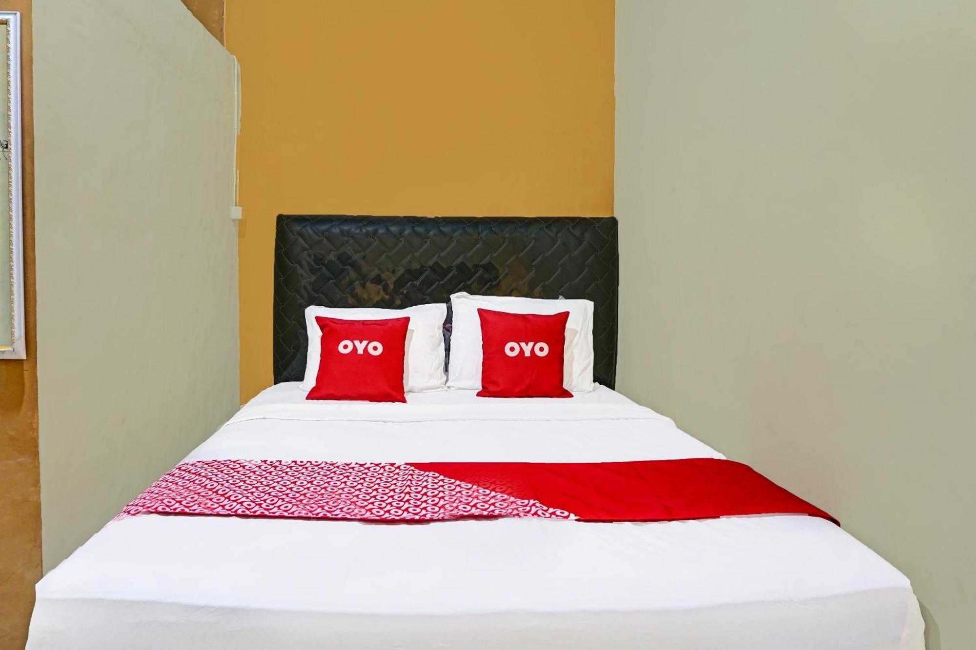 Oyo 91825 Ayu Lestari Homestay Nganjuk المظهر الخارجي الصورة
