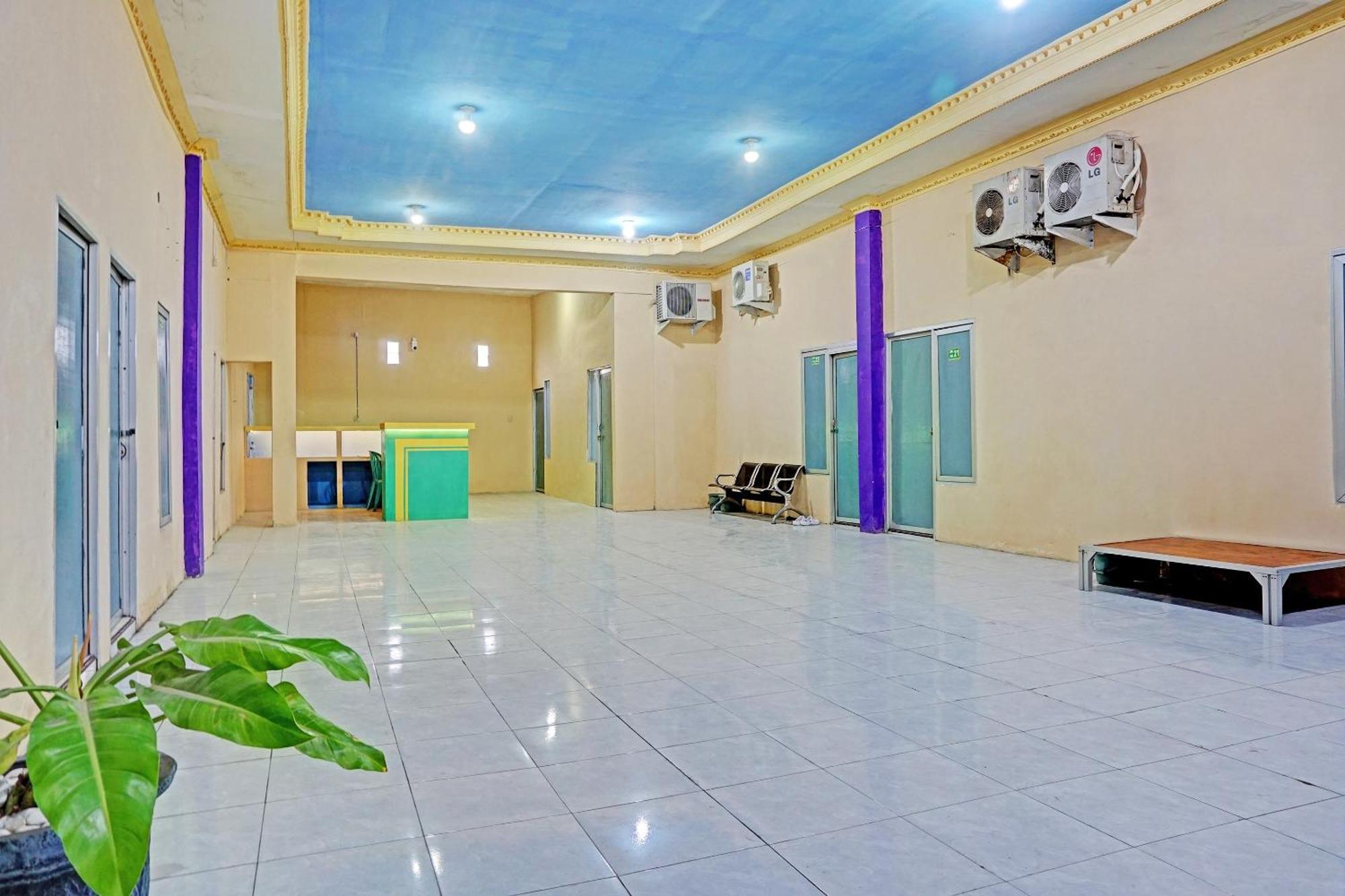 Oyo 91825 Ayu Lestari Homestay Nganjuk المظهر الخارجي الصورة
