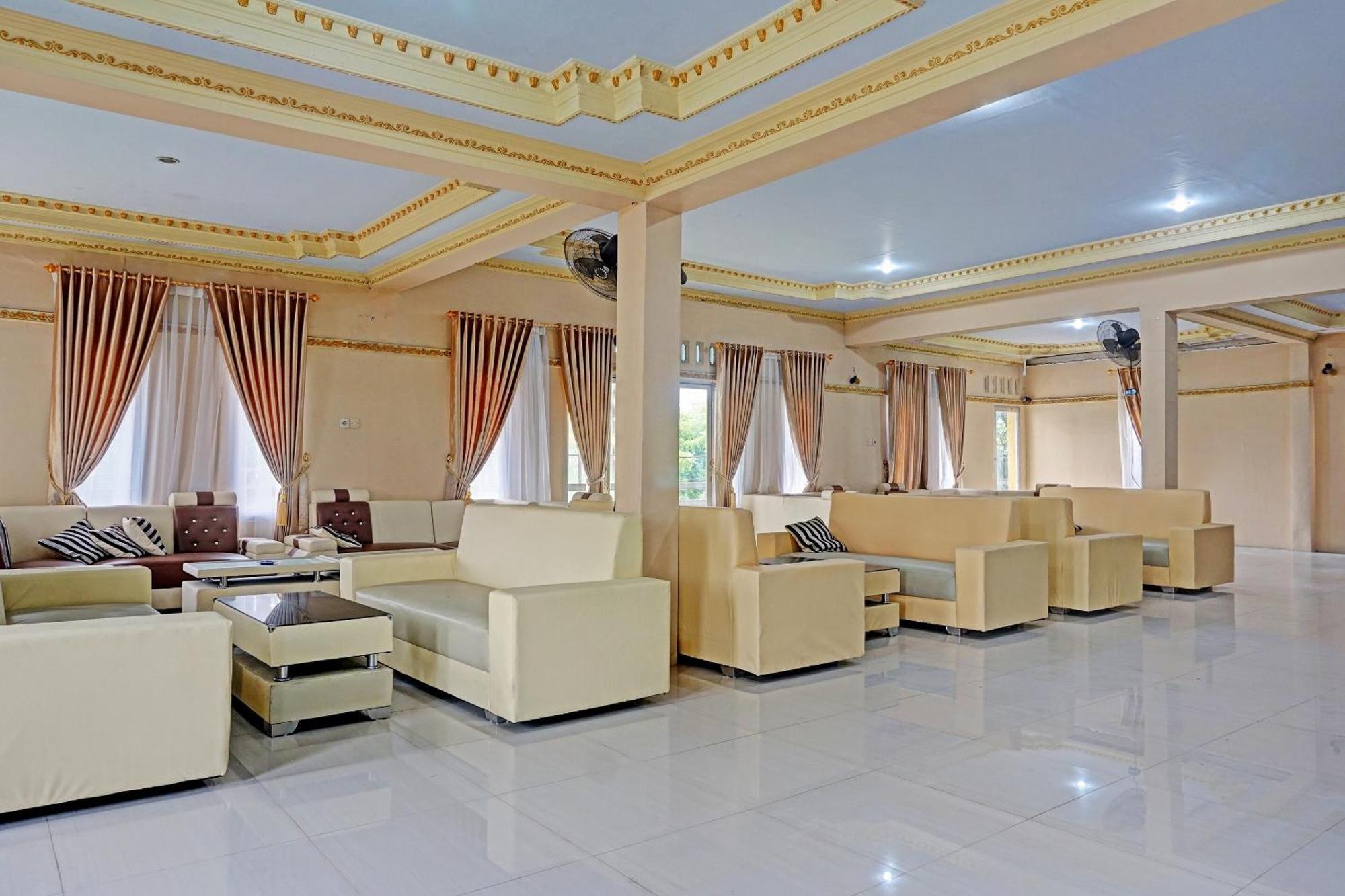 Oyo 91825 Ayu Lestari Homestay Nganjuk المظهر الخارجي الصورة