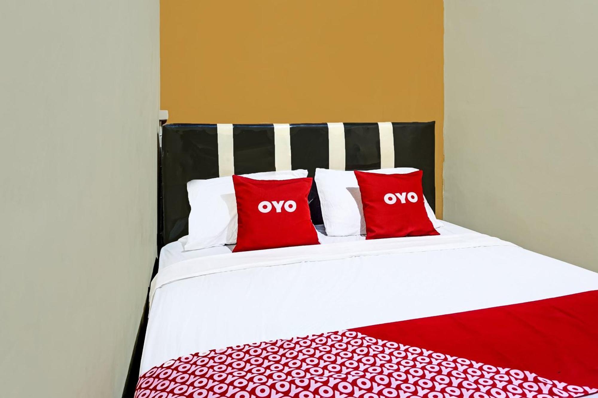 Oyo 91825 Ayu Lestari Homestay Nganjuk المظهر الخارجي الصورة