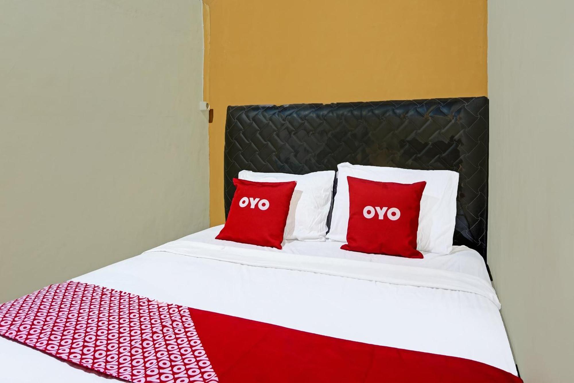 Oyo 91825 Ayu Lestari Homestay Nganjuk المظهر الخارجي الصورة