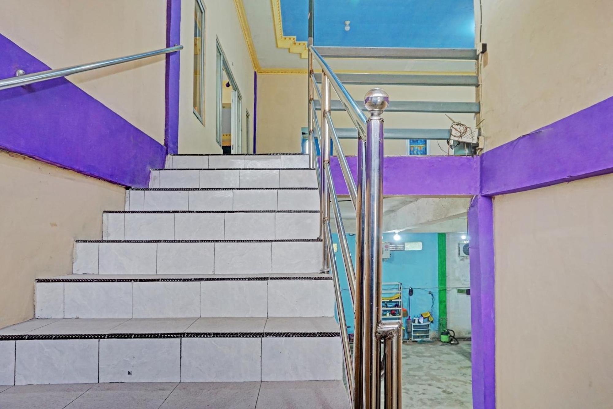 Oyo 91825 Ayu Lestari Homestay Nganjuk المظهر الخارجي الصورة