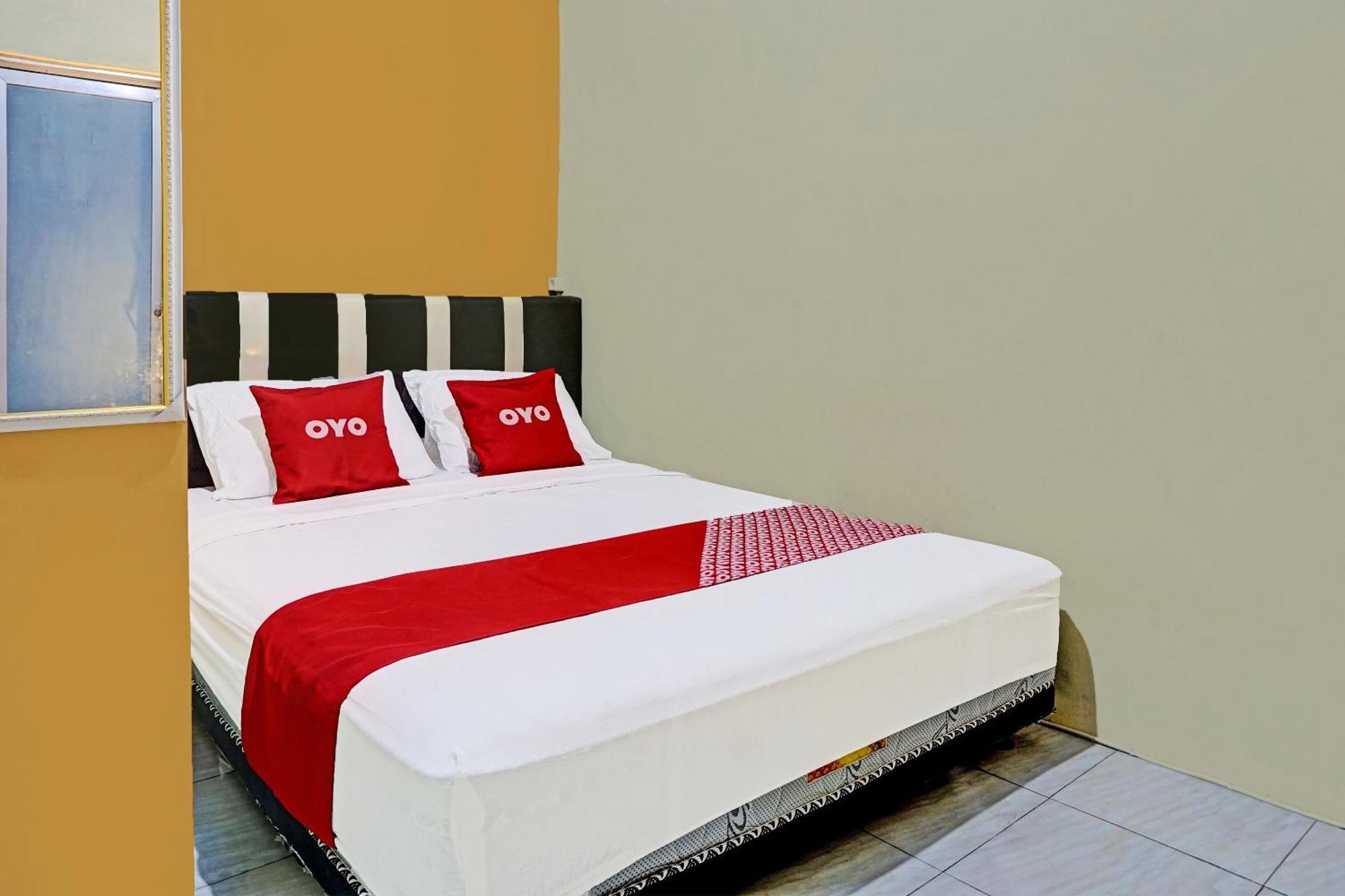 Oyo 91825 Ayu Lestari Homestay Nganjuk المظهر الخارجي الصورة