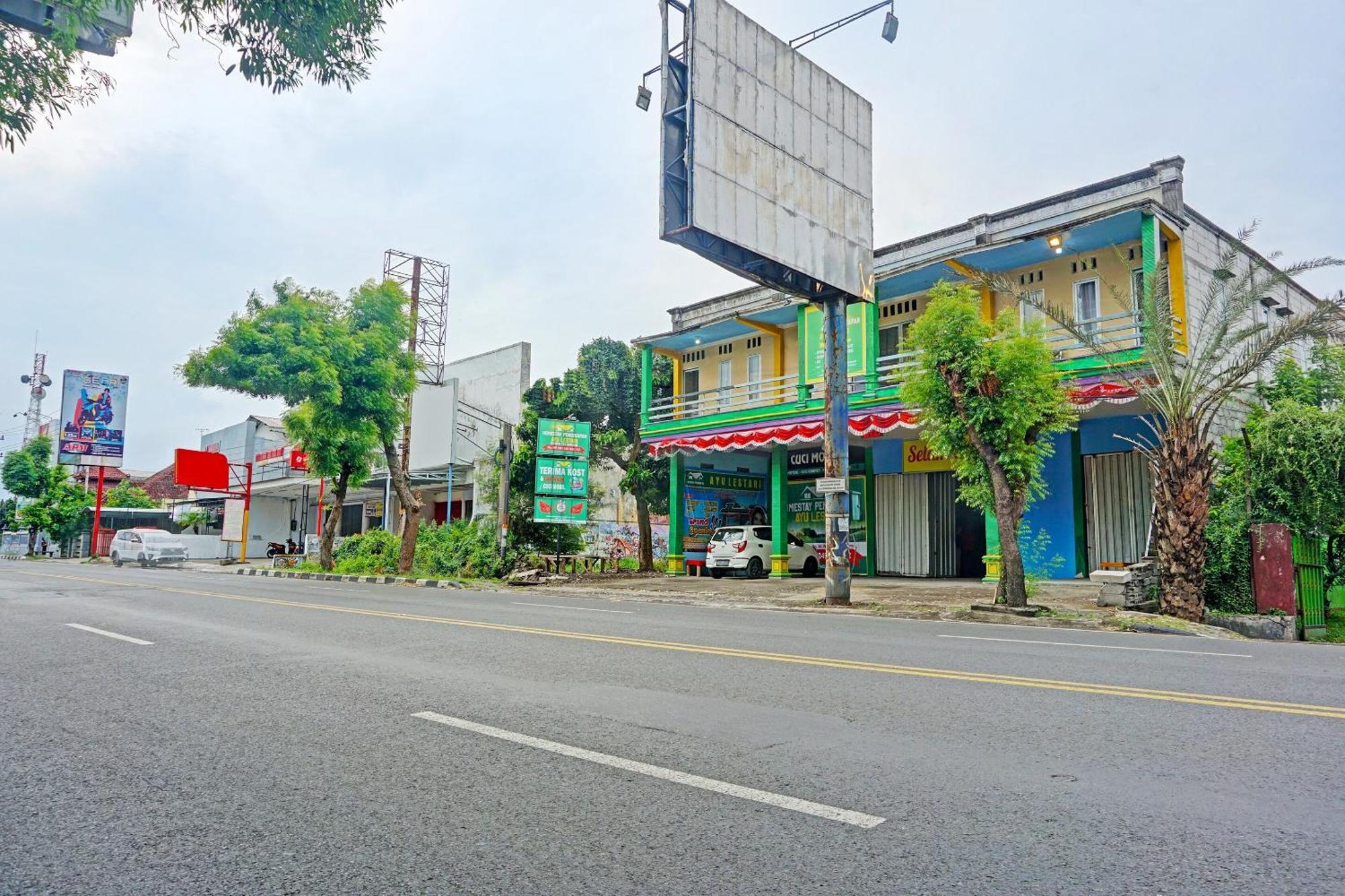 Oyo 91825 Ayu Lestari Homestay Nganjuk المظهر الخارجي الصورة