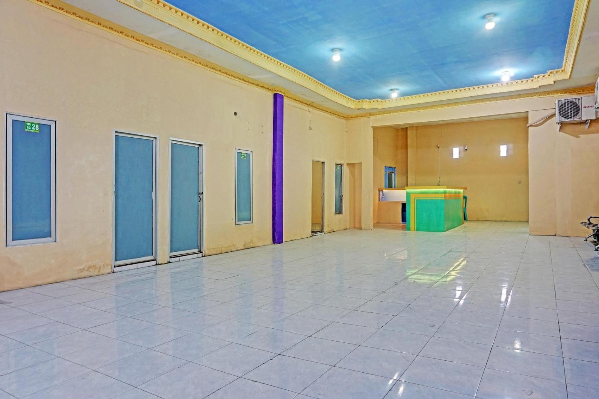 Oyo 91825 Ayu Lestari Homestay Nganjuk المظهر الخارجي الصورة