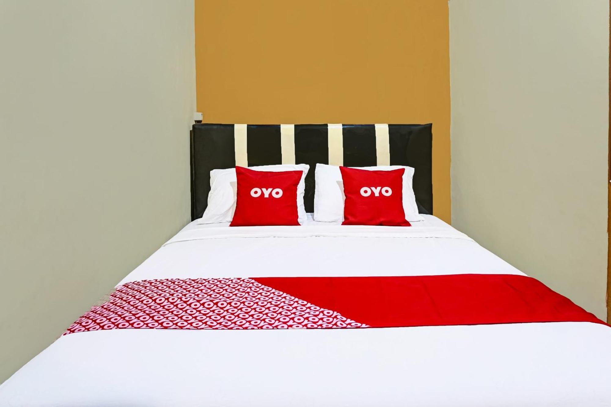 Oyo 91825 Ayu Lestari Homestay Nganjuk المظهر الخارجي الصورة